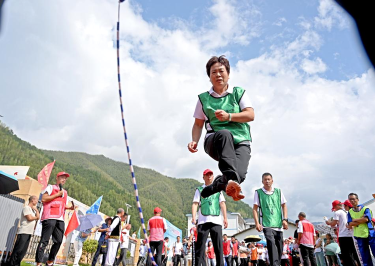 上饶市首届民族趣味运动会在铅山县举行_fororder_163