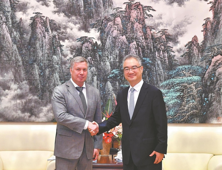 安徽省省长王清宪会见俄罗斯乌里扬诺夫斯克州州长鲁斯基赫_fororder_d02533c4-8106-43a5-adc6-87b19d6a9330