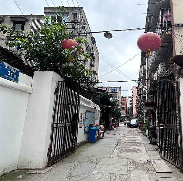 成都青羊：危房翻新重建完毕 居民即将进新家_fororder_重新粉刷的太升北路31号院