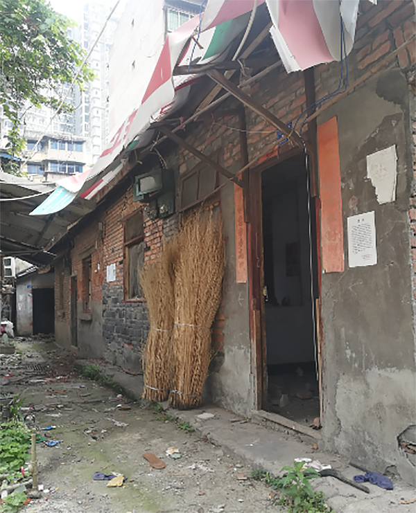 成都青羊：危房翻新重建完毕 居民即将进新家_fororder_改造前的太升北路31号院危房