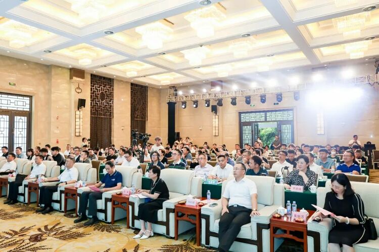 朱虹会长出席协会主办的2023“江西风景独好”新媒体引力大会并做主题演讲