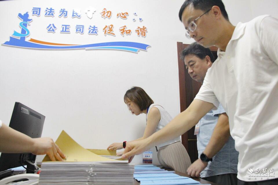 “荆楚民生观察团”普法主题调研·宜昌丨“法律明白人”擦亮和美乡村幸福底色