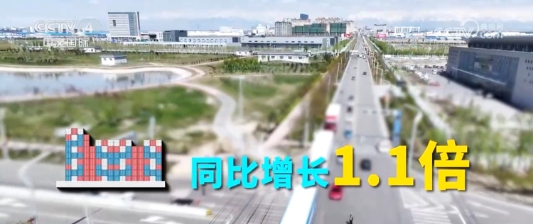 “一步跨两国” 中哈合作中心成两国游客“旅游购物天堂”