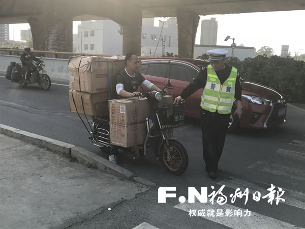 【要闻】【移动版 新闻列表】【滚动新闻】【地市 福州】福州交警严查非机动车闯三环 全线设29个执法站