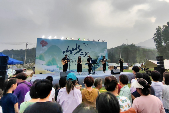 （原创）灵寿县花溪谷房车露营地成功举办石家庄“山水之间”摇滚音乐演出_fororder_“山水之间”摇滚演出活动在我县花溪谷房车露营地成功举办617