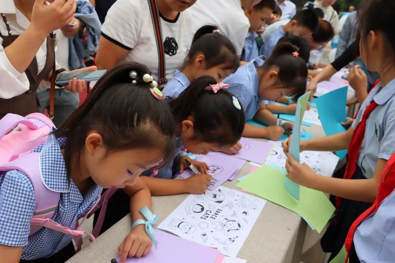 西咸新区秦汉小学举行入学礼活动_fororder_图片1