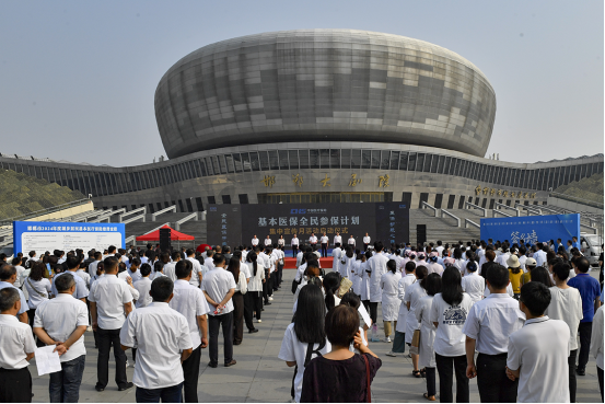 河北邯郸：开展“全民医保手牵手、医保护航心连心”基本医保全民参保计划集中宣传活动_fororder_河北邯郸：开展“全民医保手牵手、医保护航心连心”基本医保全民参保计划集中宣传活动（图文）864