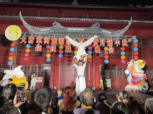 广元青川：“双节”期间 大唐家河旅游区活动精彩纷呈_fororder_杂技表演