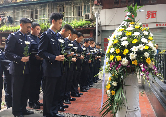 【法制安全】清明缅怀先烈 渝中公安祭奠张国富诞辰100周年