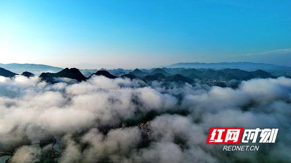 湖南新田：云雾升腾美 山川黛色青