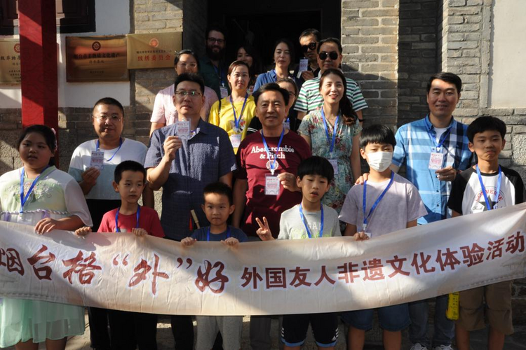 【原创】外国友人“沉浸式”打卡非遗 感受芝罘文化魅力_fororder_图片1