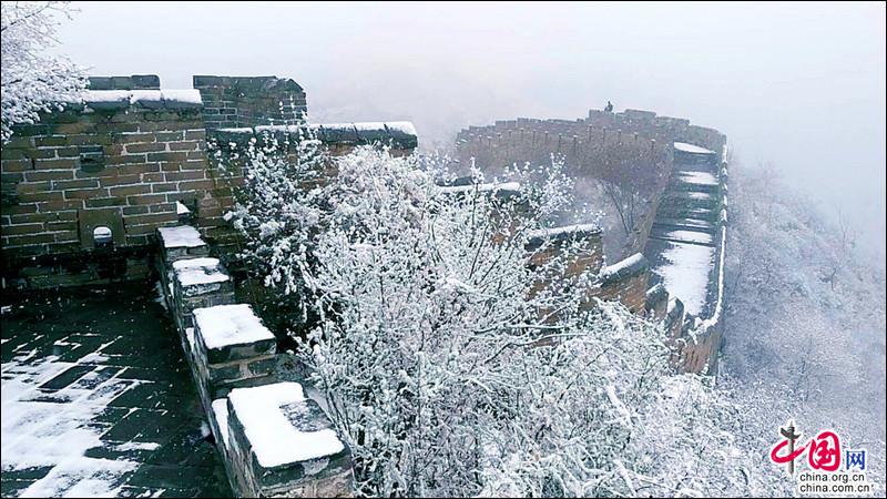 金山岭长城，一场杏花春雪如坠入画中仙境