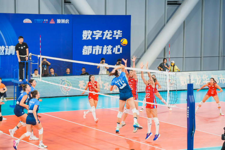 2023年深圳龙华国际女排邀请赛打响 世锦赛冠军球队“燃爆”龙华_fororder_图片2