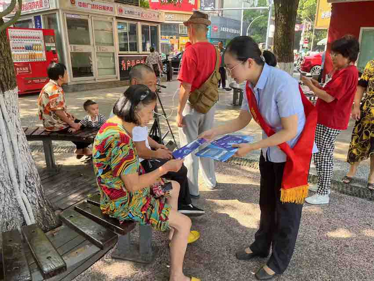 浦发银行南昌分行：当好金融知识宣讲员 做好金融消保宣传_fororder_图片3