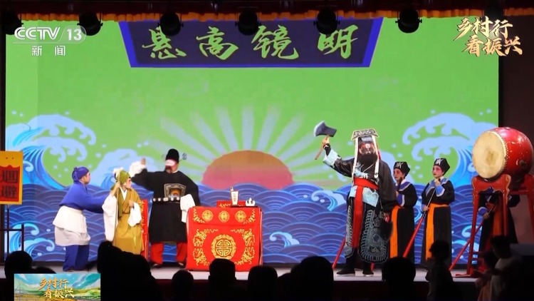 排梆子戏、自制道具、拍戏曲电影......村民们热闹开戏啦！