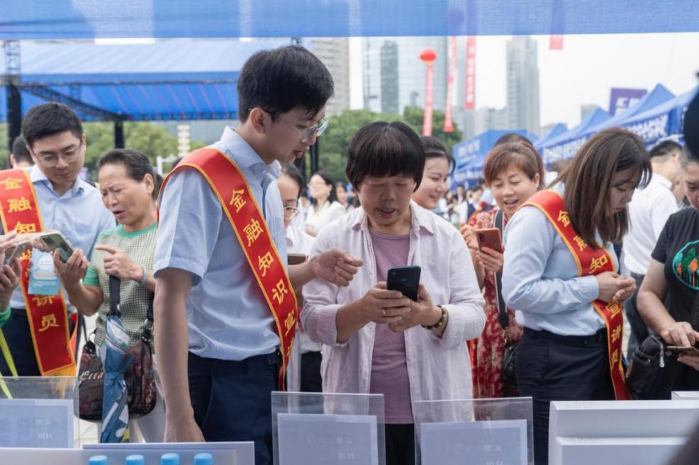 浦发银行南昌分行：当好金融知识宣讲员 做好金融消保宣传_fororder_图片2