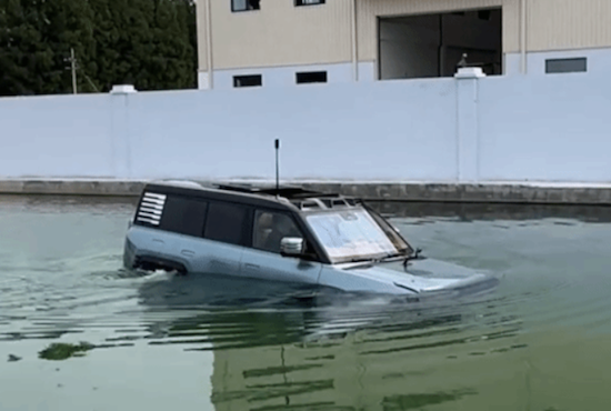 仰望U8应急浮水全系标配：自动触发、30分钟车内无积水_fororder_image001