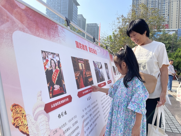 渭南市全民国防教育主题展览启动_fororder_WechatIMG2419