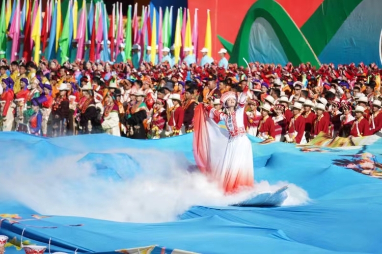 四川省阿坝藏族羌族自治州成立七十周年庆祝大会举行_fororder_WechatIMG1735