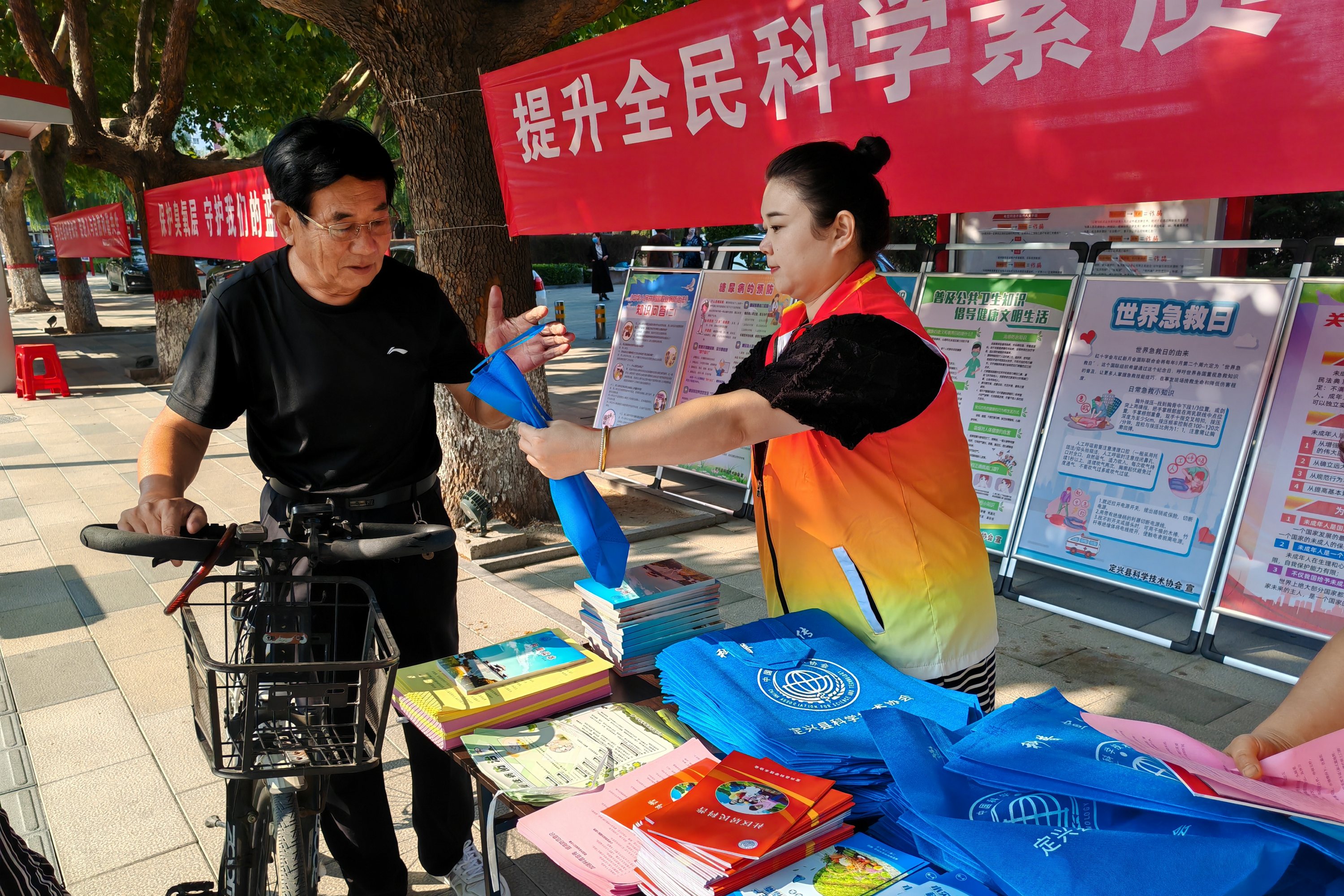 河北定兴：科普“零距离” 共铸科技梦_fororder_001