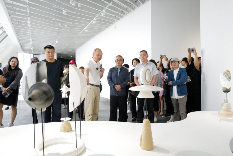 【原创】“瞬间与永恒——中国当代陶艺邀请展”在青岛云上海天艺术中心开幕_fororder_图片1