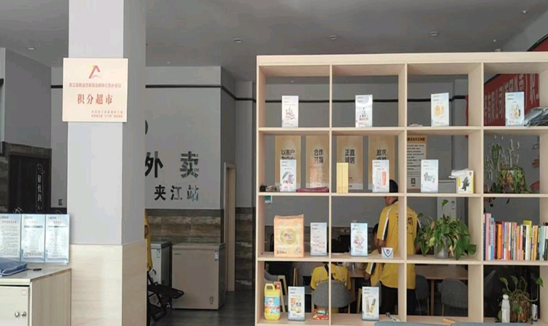 乐山夹江：外卖支部“小积分”兑出基层治理“大能量”_fororder_积分有奖励治理有动力-摄影-余静