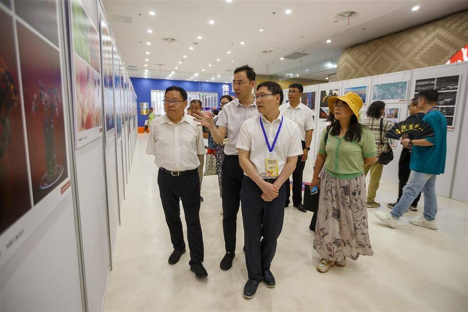 第三十届湖北省摄影艺术展暨庆祝孝感市建市30周年摄影书画展览开幕