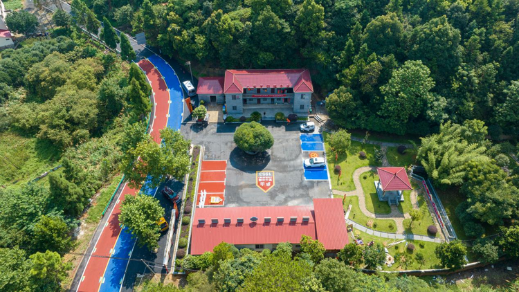 庐山公路中心：蜿蜒公路现美景 巧识庐山真面目_fororder_图片16