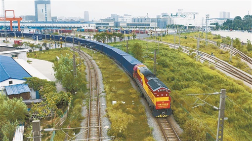 全国容积最大集装箱班列发车_fororder_res03_attpic_brief (1)