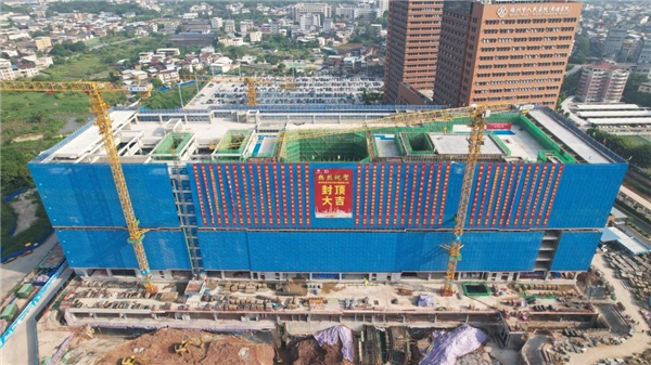 中建一局梅州市医学科学院大楼建设工程项目举行主体大楼封顶仪式_fororder_图片1