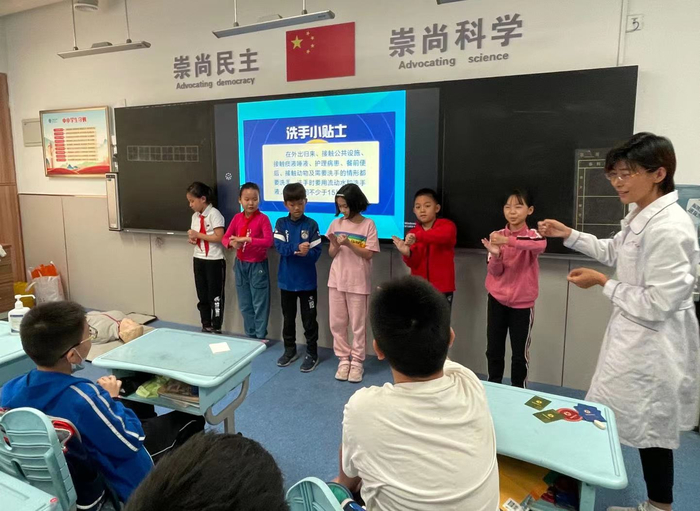 健康科普进校园 安全“手”护在身边