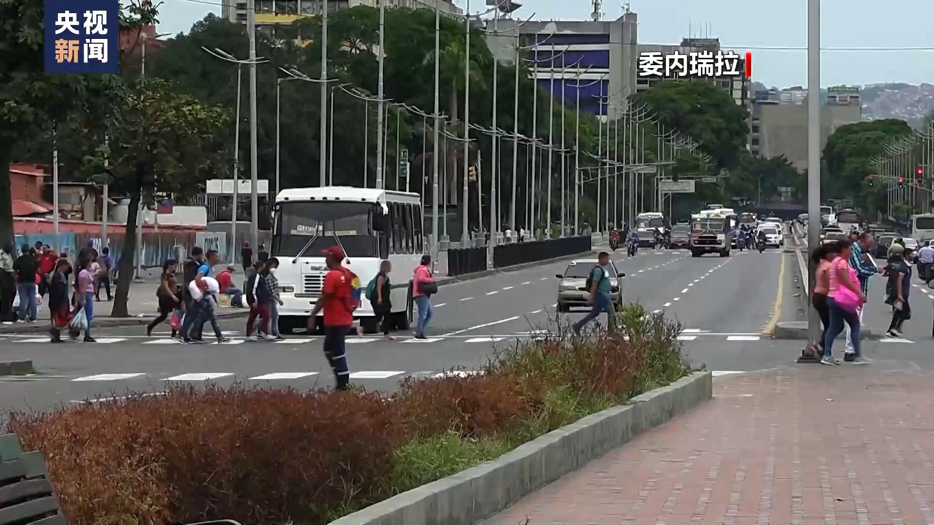 智利总统谴责美国阴谋颠覆智利前政府