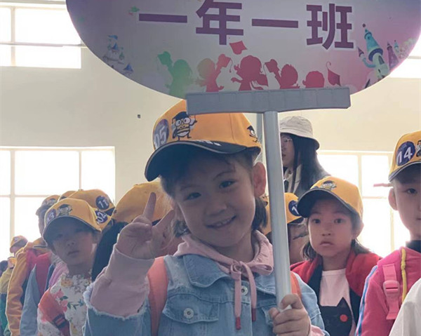 沈阳市小学生走进辽宁出版集团 体验“一本书的诞生”