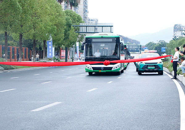 宜宾城市内环线正式建成通车_fororder_通车现场-摄影-高学兵