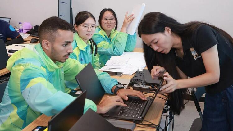 资讯有故事｜杭州亚运会外籍志愿者穆斯塔法：中国是我的“家” 所有付出都是值得的