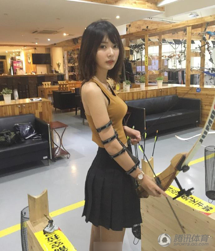网红美女晒射箭照 网友：这是在秀身材？