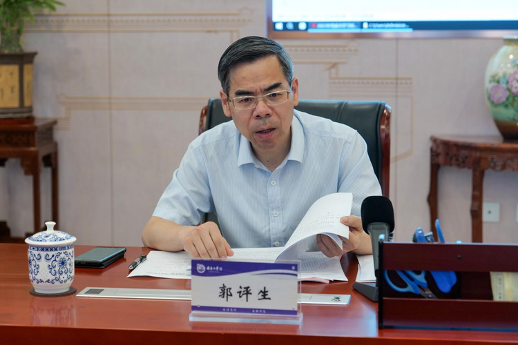 南昌工学院召开党委理论学习中心组（扩大）学习会_fororder_图片2
