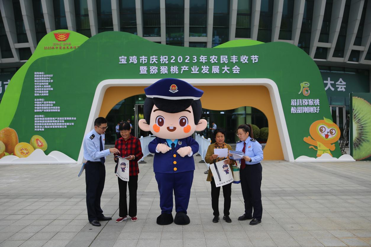 眉县税务局：税宣送惠博览会 惠民利企促发展_fororder_图片1