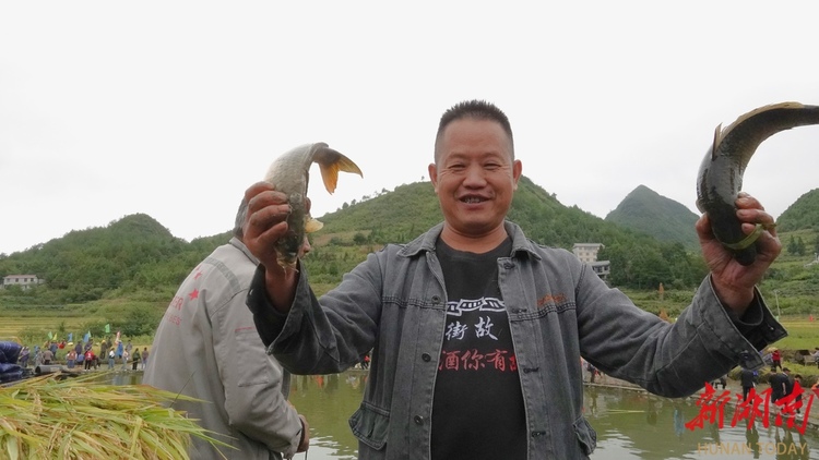 永顺县举行土家族晒龙谷暨农民丰收节_fororder_4444
