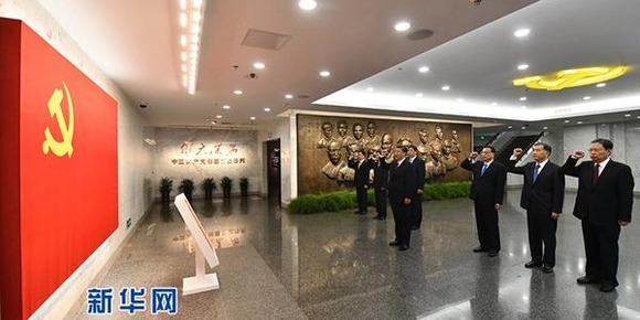 清明忆先烈 习近平这样传承“红色基因”_fororder_CqgNOlrFddmAHkTaAAAAAAAAAAA455.600x338