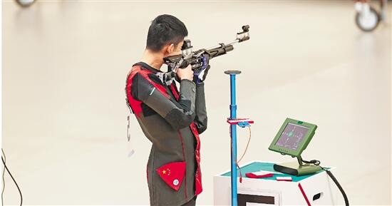 18岁小将斩获男子10米气步枪个人赛金牌 盛李豪破亚运会中国队首个世界纪录_fororder_W020230926294778578960