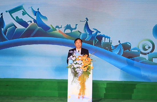【原创】 “月满中秋·相玉镇平”颂玉盛典晚会在南阳镇平举行_fororder_镇平县委书记艾进德致辞 摄影 王小军.JPG