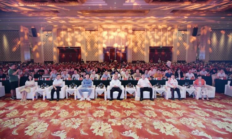 泉州惠安县食品饮料产业推介会暨惠泉啤酒40周年庆典大会举行