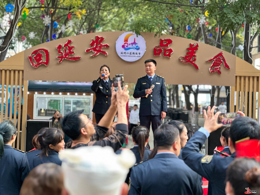 延安市宝塔区市场监管局开展“迎国庆 唱红歌 创食安”红歌快闪活动_fororder_图片2