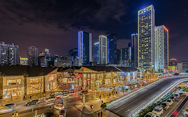 “边赏灯边玩夜” 成都这份最美夜景打卡攻略请收藏_fororder_太古里夜景-供图-成都市城管委