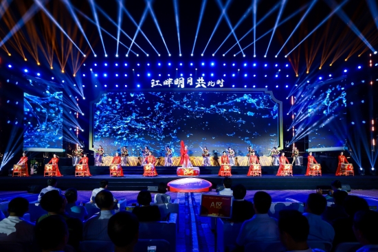 看南京龙袍新城蝶变 龙袍蟹黄汤包登上全国“四季村晚”_fororder_图片20_副本
