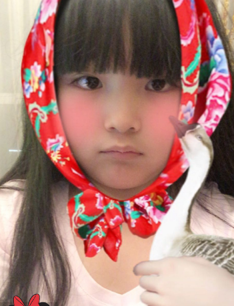 王诗龄近照曝光 被这“村姑”造型笑die了