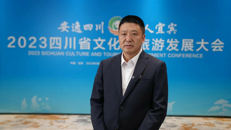 （转载）第五批天府旅游名县书记谈｜甘孜州理塘县委书记董徳洪：目之所及皆风景，“天空之城”等您来