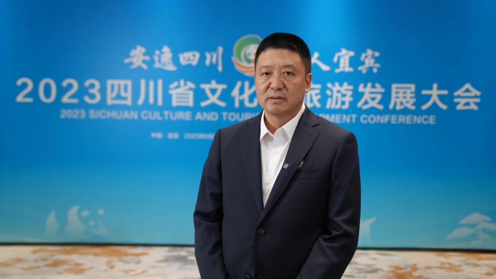 （转载）第五批天府旅游名县书记谈｜甘孜州理塘县委书记董徳洪：目之所及皆风景，“天空之城”等您来