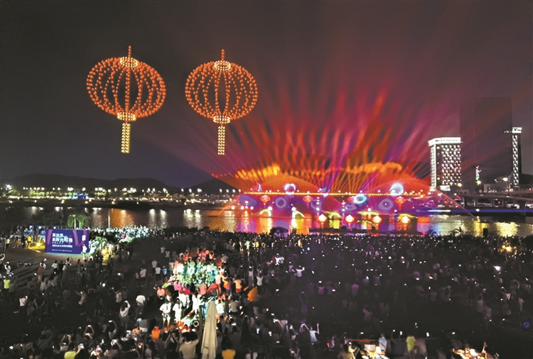 超10万人次粤澳居民共赏光影秀_fororder_微信图片_20231007103504